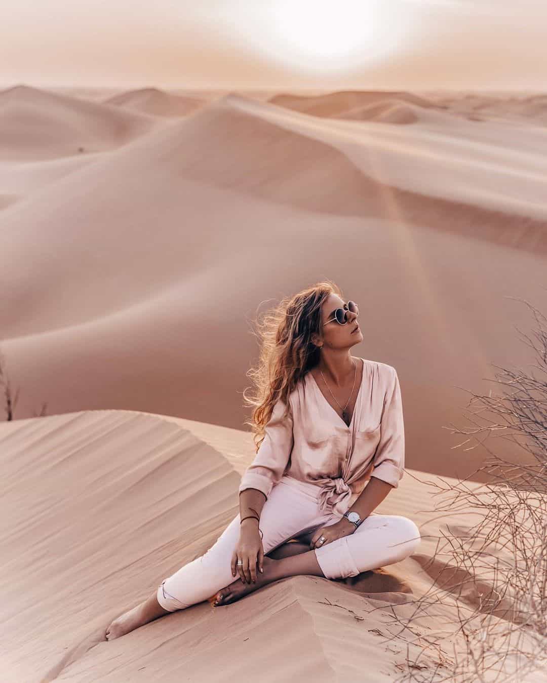 Experience the magic of the desert with our skilled female photographer. Book now to capture stunning images of your natural beauty against the breathtaking backdrop of the desert!