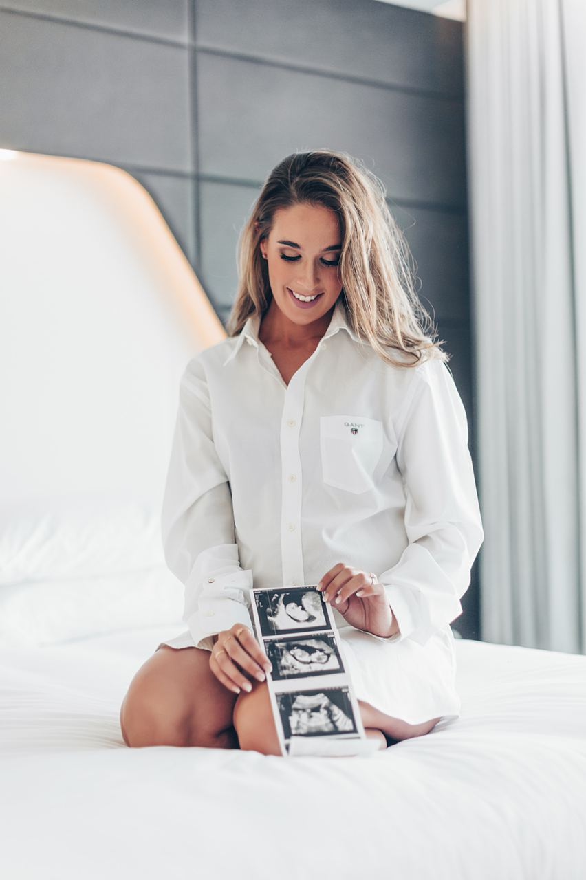 Book Professional Maternity Photoshoot In Dubai. Hire Best Pregnancy Photographer. Contact Us | Dubai Content Production