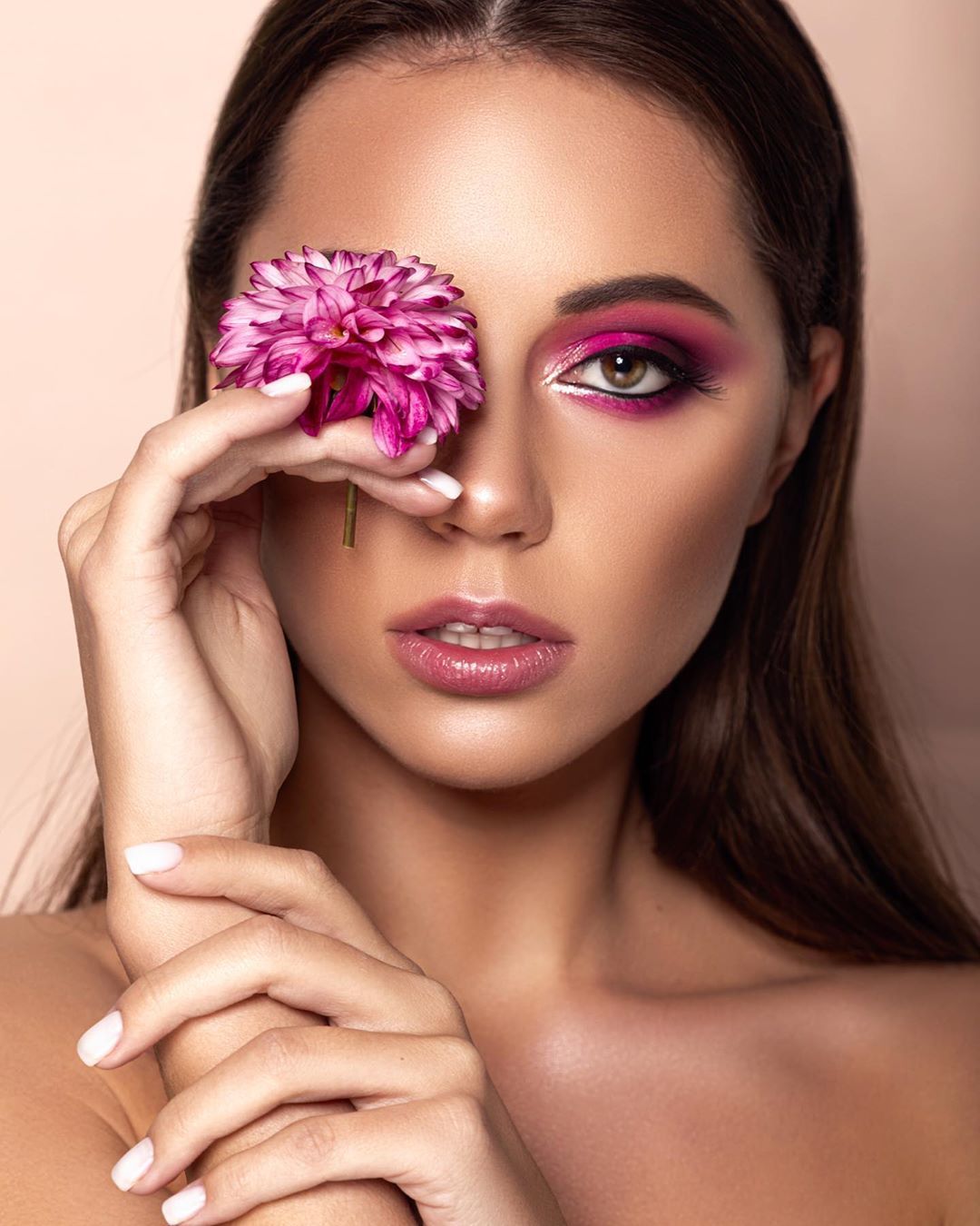 Creative Pink Floral Make Up