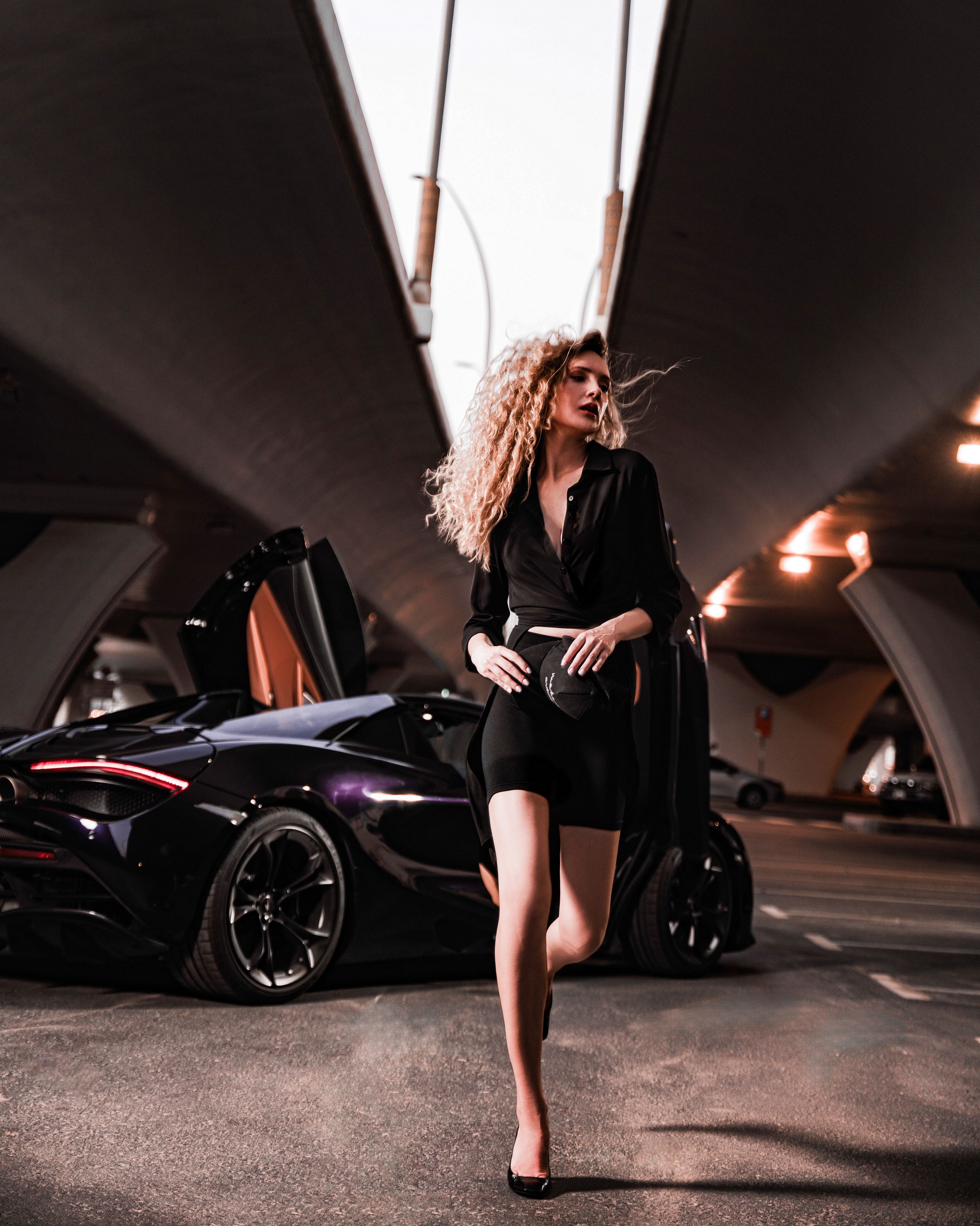 Why So Many Luxury Cars Cruise the Streets of Dubai?