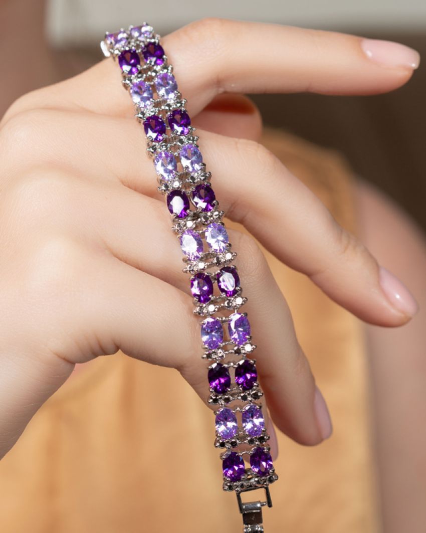 Professional jewelry photography and videography services in Dubai.